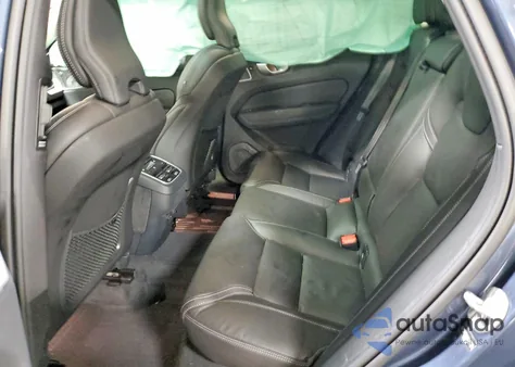 2025 Volvo Xc60 Ultra z USA, uszkodzony, nr VIN YV4M12RM4S1140370